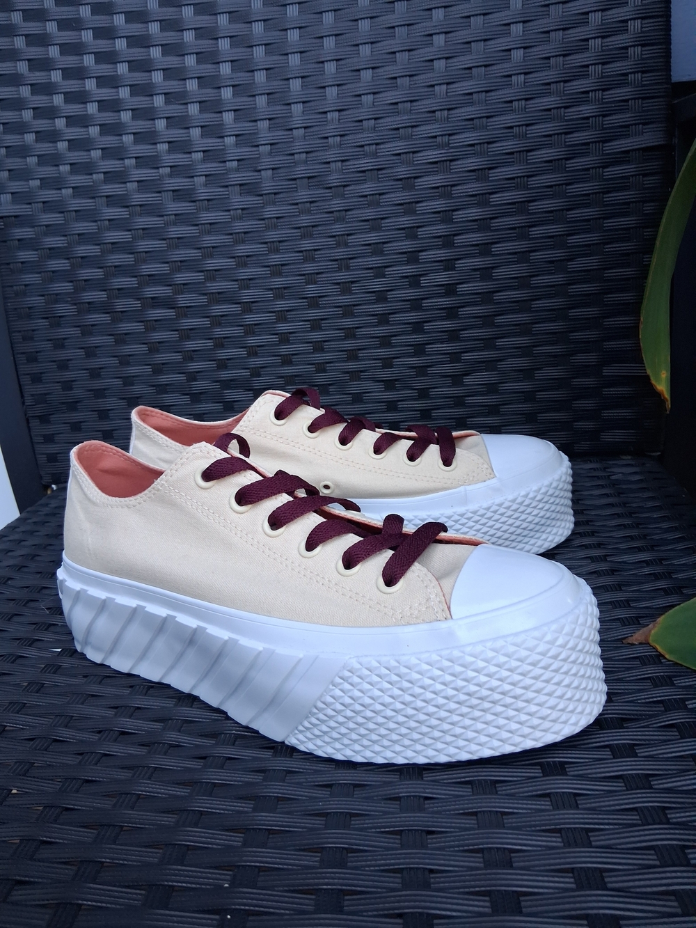 Converse Chuck Taylor All Star Move Lift  Platform Sneakers NWOT, Size 9W
